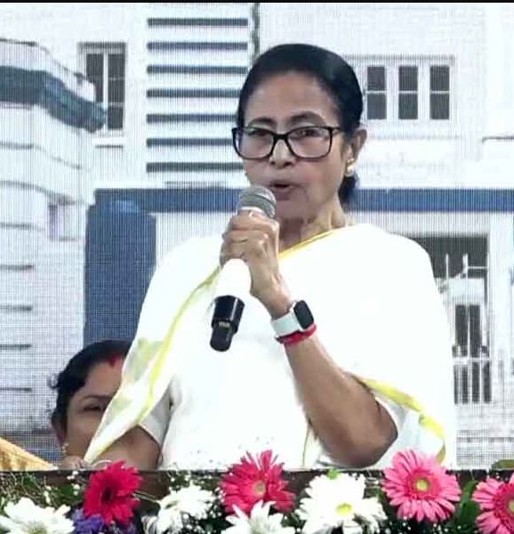 আলিপুরে ‘শিল্পান্ন’র উদ্বোধনে মুখ্যমন্ত্রী! মমতা বন্দ্যোপাধ্যায়ের হাত ধরে চর্ম ও কুটির শিল্পকেন্দ্রর শুভসূচনা