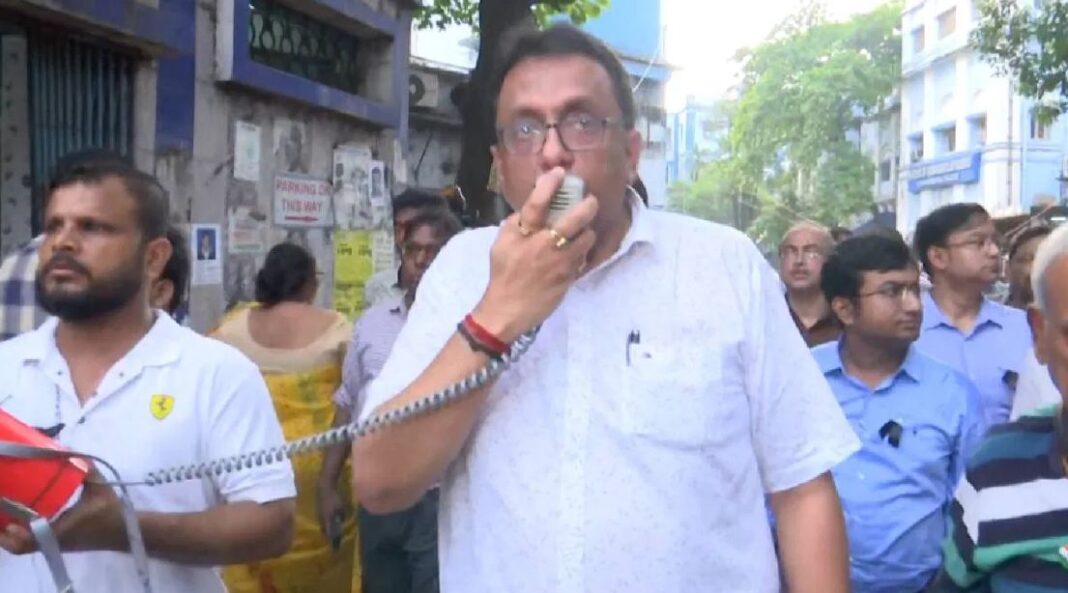 আর জি কর কাণ্ডের প্রতিবাদ! ‘ডাক্তার’ তকমা কেড়ে নিল তৃণমূল সরকার!শান্তনু সেনের রেজিস্ট্রেশন বাতিল করল রাজ্য মেডিক্যাল কাউন্সিল, কসবাকাণ্ডেও তৃণমূল যোগ স্পষ্ট?