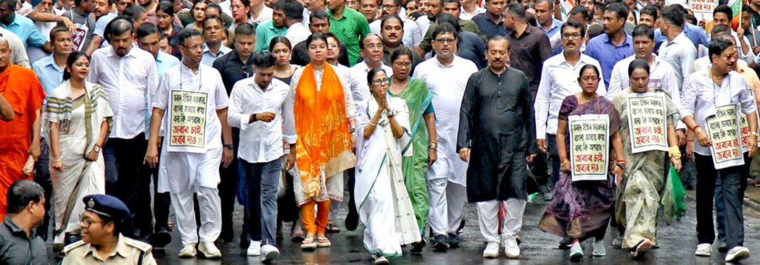 ২৭ লক্ষ হাজার কিউসেক মিটার জল ছেড়েছে ডিভিসি? বাঙালি হেনস্তা! কলেজ স্কোয়ার থেকে ধর্মতলা, প্রতিবাদ মিছিলে রাজপথে মমতা-অভিষেক