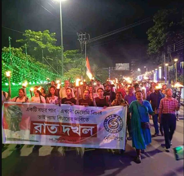 অভয়ার বিচার চেয়ে অতন্দ্র রাজ্য,‘উই ওয়ান্ট জাস্টিস’ ‘রাত দখলে’ রাজপথে রাত জাগা তিলোত্তমা! কর্মসূচিতে ব্যাঘাত, অভিযোগের তির তৃণমূলের বিরুদ্ধে? অভয়ার বিচার চেয়ে হাজার কণ্ঠে ডাক