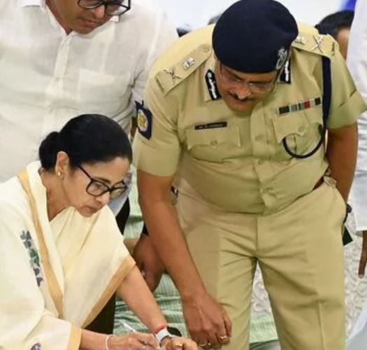 ফল ভুগতে হবে মুখ্যমন্ত্রী মমতা বন্দ্যোপাধ্যায়কেও! পুলিশ কমিশনারকে চড় মেরে সরি বলব : নির্যাতিতার বাবা