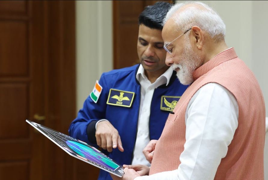 শুভাংশুর সঙ্গে সাক্ষাতের পর উচ্ছ্বসিত মোদি! দুঃখ হচ্ছে সেই অসাধারণ মানুষদের ছেড়ে আসতে
