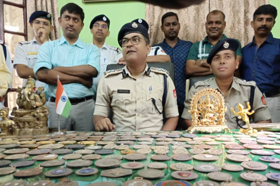 বুলা চৌধুরীর মেডেল চোর কৃষ্ণ চৌধুরী গ্রেপ্তার! চুরি যাওয়া ‘পদ্মশ্রী’ ফেরত পেয়ে পুলিশি তদন্তে ‘খুশি’ সাঁতারু