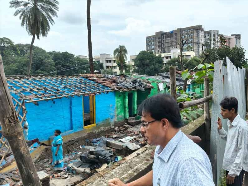 জলমগ্ন হাওড়া! ধসে গেল ঘর, খালের গার্ডওয়াল ভেঙে বিপত্তি? গঙ্গার তলা দিয়ে হাওড়া-এসপ্ল্যানেড রুটে ছুটবে চালকবিহীন মেট্রো