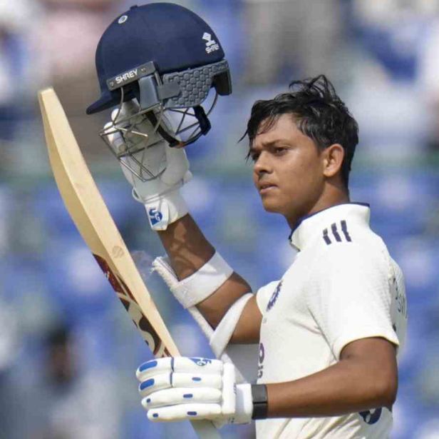 দিল্লির মাঠেও প্রথম দিন ওয়েস্ট ইন্ডিজের বিরুদ্ধে ভারত ৩১৮/২! শচীন, ব্র্যাডমানদের তালিকার যশস্বীর ১৭৩ রানের দিনে ৯ রেকর্ড ভারতের!