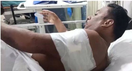 অধরা হাওড়া গুলিকাণ্ডে মূল অভিযুক্ত বাসু? আতঙ্কে পরিবার! ডোমজুড়ের বিধায়ক কল্যাণ ঘোষের সঙ্গে একটি ছবিতেও এই দুষ্কৃতী!
