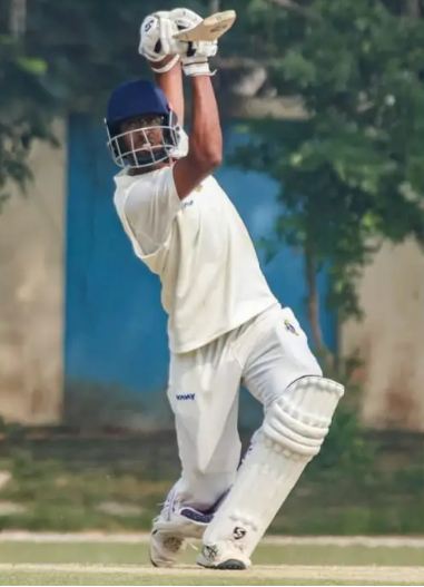 বাংলার নায়ক অধিনায়ক চন্দ্রহাস দাশ! ৫৩টি চার দশ ছক্কায় ৩১৯ বলে ৩৩২ রানে অপরাজিত!