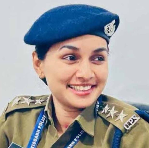সুন্দরী ডিএসপি কল্পনা বর্মার প্রতারণার ছল? ‘প্রেমের ফাঁদে ফেলে’ গভীর রাত পর্যন্ত ভিডিয়ো কল?