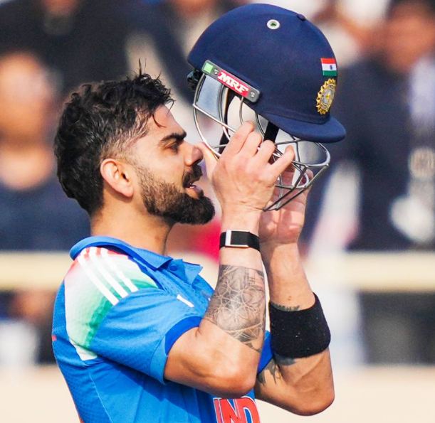 কেরিয়ারের পড়ন্ত বেলাতেও দেশের ব্যাটিংয়ের মেরুদণ্ড? শচীনকে ছাপিয়ে একমাত্র ক্রিকেটার কোহলির বিরাট রেকর্ড!