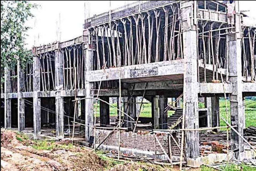 হাওড়া শহর জুড়ে প্রোমোটারদের চোখরাঙানি! অবৈধ নির্মানের রমরমা?জলাশয় গায়েব করার চেষ্টা, জড়িত খোদ প্রাক্তন হাওড়া মিউনিসিপ্যাল প্রশাসক