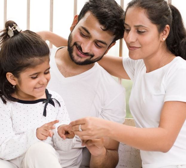 কন্যাসন্তানের আত্মবিশ্বাস গড়ে উঠুক! মেয়েদের মানসিক দৃঢ়তা বৃদ্ধি করার উপায়