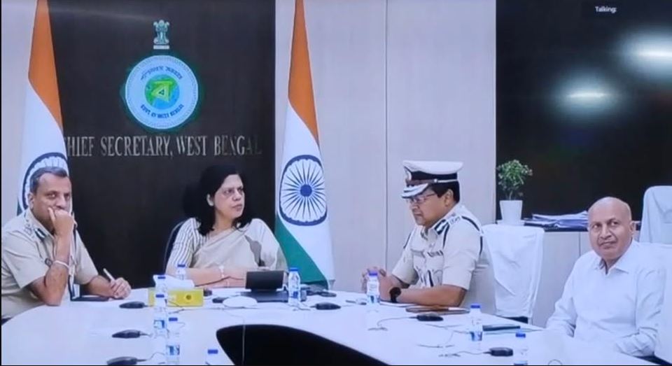 ভোটের আগেই পুলিশ প্রশাসনে বিপুল রদবদল করল নির্বাচন কমিশন! রাজ্য পুলিশের ডিজি-কলকাতার পুলিশ কমিশনারকেও সরিয়ে দিল কমিশন!