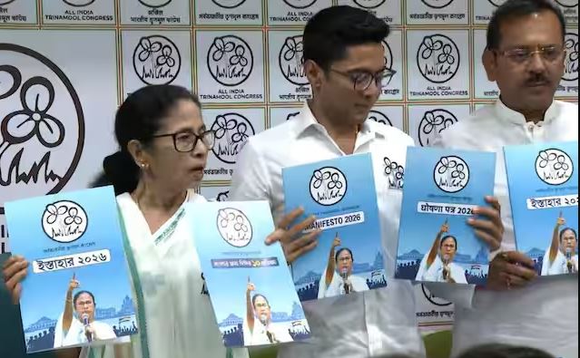 ‘দুয়ারে চিকিৎসা’,শিক্ষক নিয়োগ করতে চান মুখ্যমন্ত্রী! তৃণমূলের ইস্তেহারে সারা জীবন মিলবে লক্ষ্মীর ভাণ্ডার!