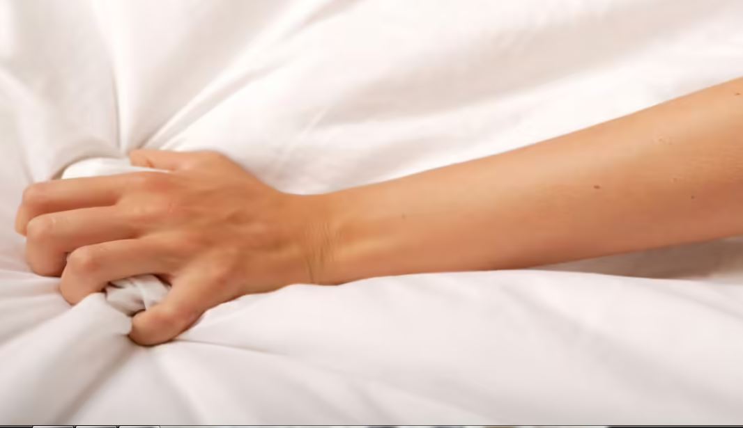 ‘সেক্সসমনিয়া’ আক্রান্ত পুরুষ-নারীরা! ঘুমের ঘোরেই যৌনাঙ্গ স্পর্শ-স্বমেহন!