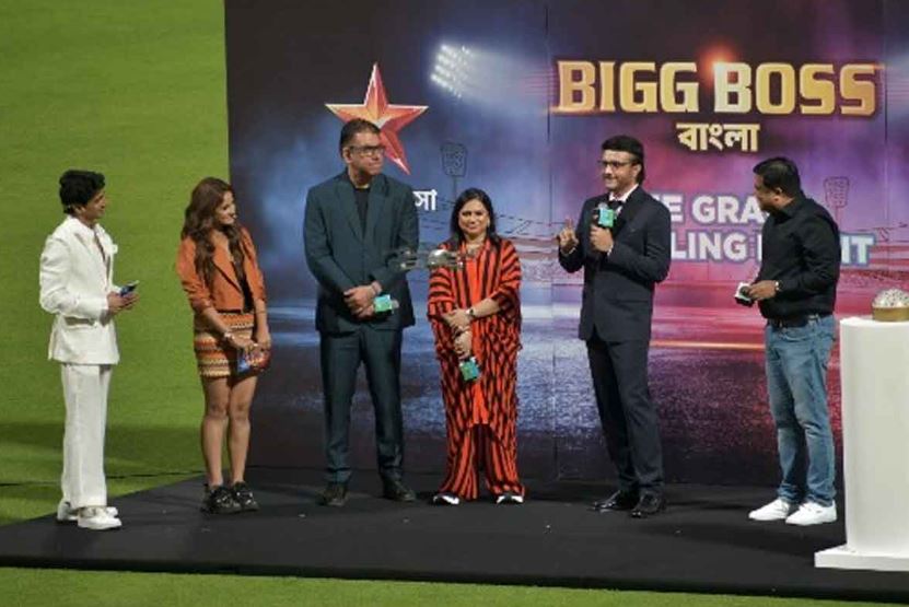 ইডেন গার্ডেন্সে এলেন, দেখলেন এবং জয় করলেন মহারাজ! ক্রিকেট ও বিনোদনের যুগলবন্দিতে মহারাজকীয় উদ্বোধনে ‘বিগ বস’