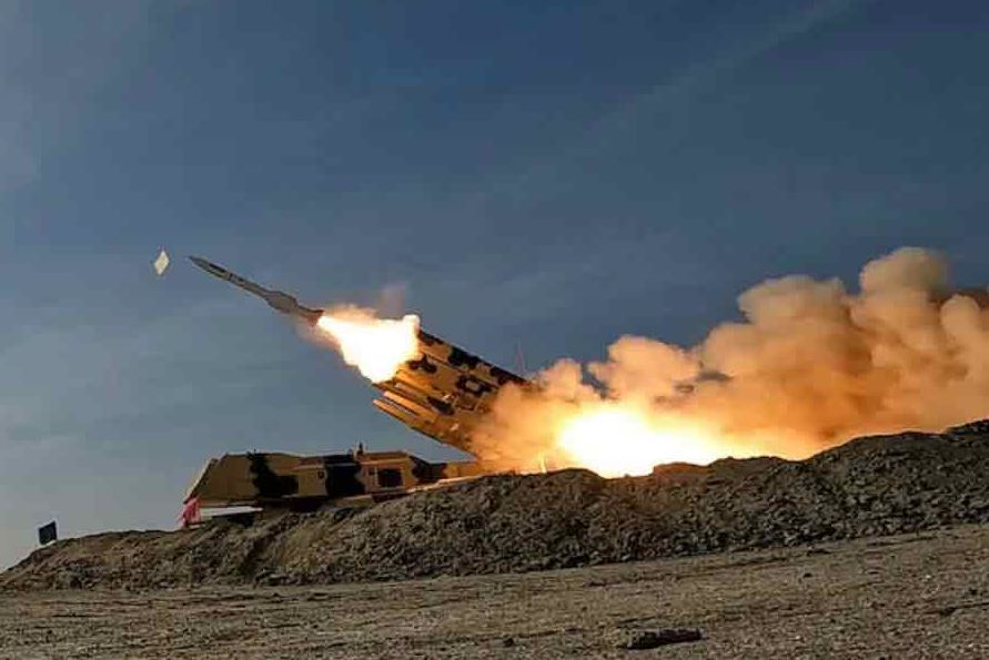 ‘মজুত রয়েছে পর্যাপ্ত জ্বালানি, যুদ্ধের আঁচ পড়বে না’! রান্নার গ্যাস থেকে পেট্রল-ডিজেলের দাম হু-হু করে বাড়তে পারে?