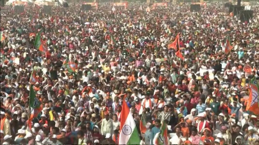 “এবারের নির্বাচন বাংলার আত্মাকে বাঁচানোর নির্বাচন,এটা ভয়মুক্তির ভোট”! ‘তৃণমূলকে বাঁচানোর আর কেউ নেই’,বিগ্রেডে গর্জন মোদীর আবার এক মুহূর্তে মনও জিতলেন