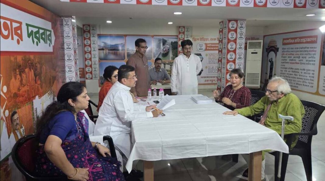 জমি নিয়েও ফ্ল্যাট দেননি জয় কামদার, সোনা পাপ্পুরা! জনতার দরবারে শুভেন্দুকে নালিশ! বেলেঘাটায় তৃণমূল নেতা রাজুর বহুতলে বুলডোজার, ক্ষিপ্ত বাসিন্দাদের মার প্রোমোটারের ঘনিষ্ঠকে!