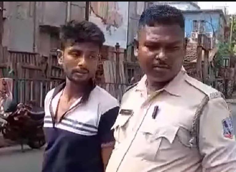 হাওড়ায় পাকড়াও বাংলাদেশি দম্পতি, কী হবে পরিণতি? ‘ডিটেক্ট, ডিলিট, ডিপোর্ট’ নীতি মেনে বিএসএফের হাতে তুলে দেওয়া হল না?