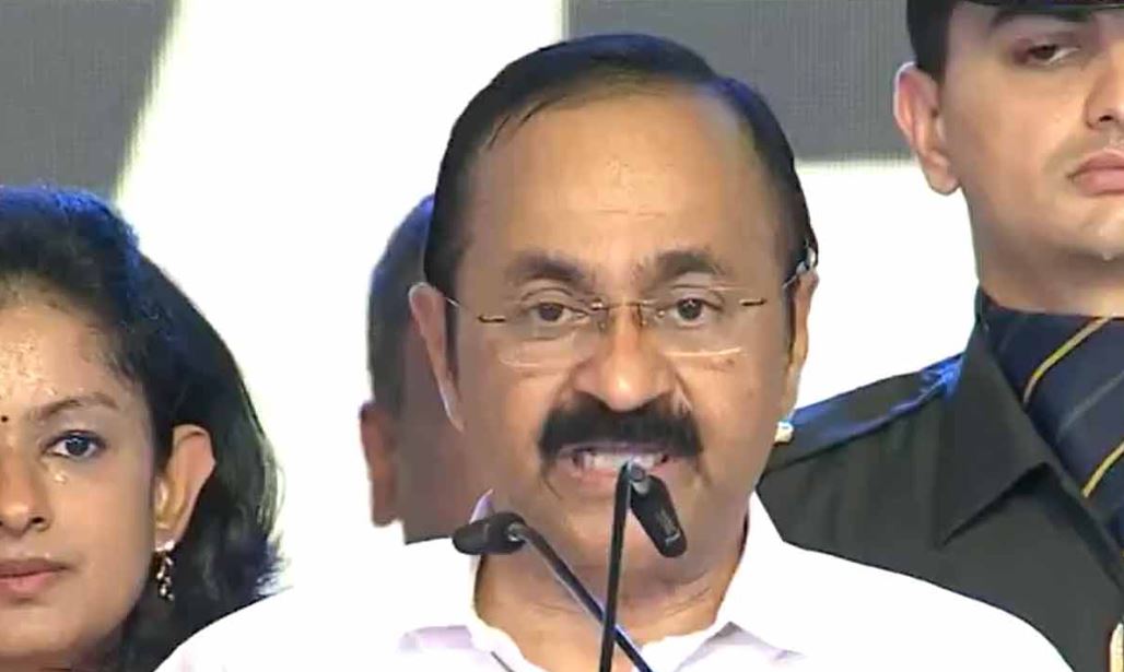 কেরলের মুখ্যমন্ত্রী হিসাবে শপথ নিলেন কংগ্রেসের ভিডি সতীশন! উপস্থিত পিনারাই বিজয় রাহুল গান্ধী, প্রিয়ঙ্কা গান্ধী বঢরা, মল্লিকার্জুন খড়্গে