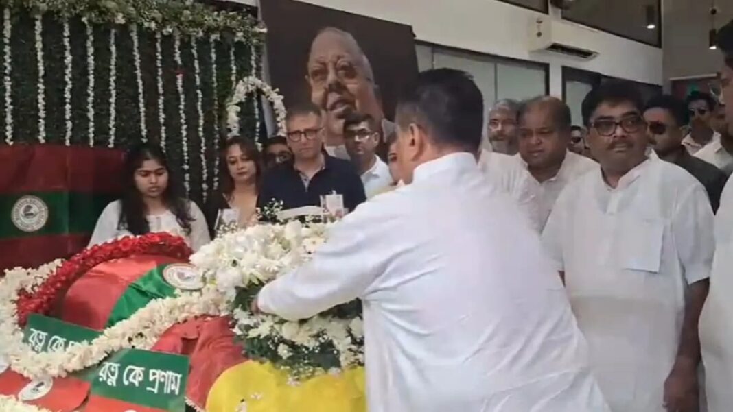 প্রয়াত টুটু বসুকে মোহনবাগান ক্লাবে গিয়ে শ্রদ্ধা মুখ্যমন্ত্রী শুভেন্দুর! শোকবার্তা দিয়েছেন প্রাক্তন মুখ্যমন্ত্রী মমতা ও বিজেপি-র রাজ্য সভাপতি শমীক ভট্টাচার্যর