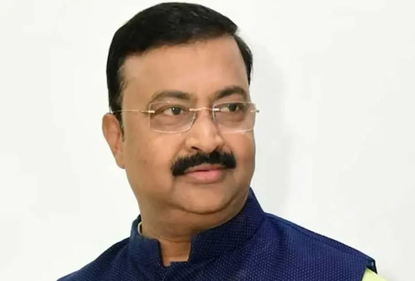 ক্রীড়ায় একনায়ক! পেতে পারেন কঠোর শাস্তি? নিয়ম বহির্ভূতভাবে বহু পদ আঁকড়ে প্রাক্তন মুখ্যমন্ত্রীর ভাই বাবুন