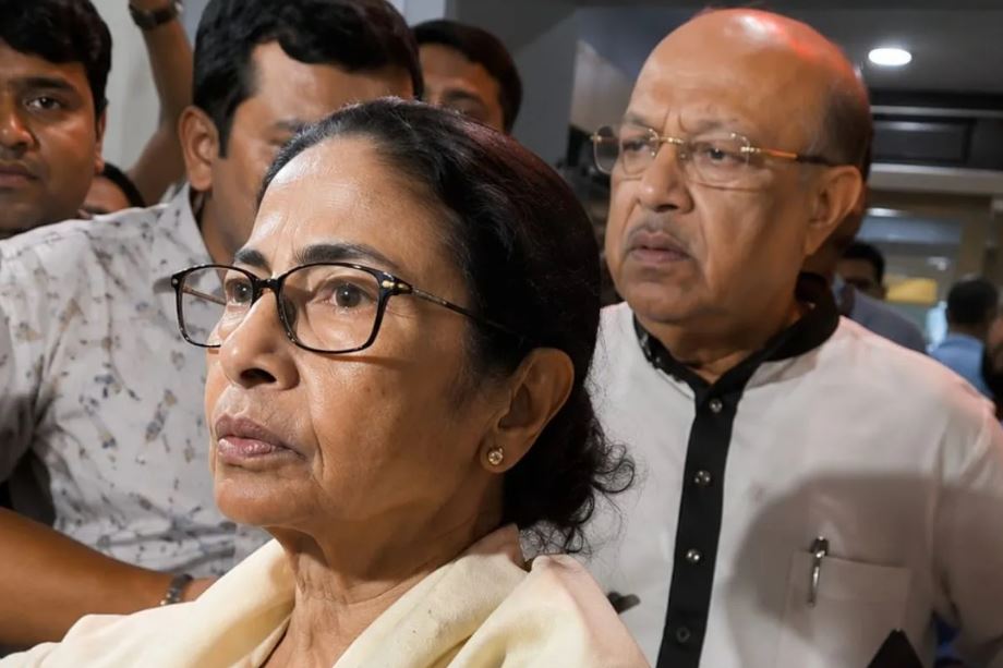 মমতার দুঃসময়ে পাশে নেই কেউ? একমাত্র পাশে দলনেত্রীর ‘প্রিয় কানন’! মেসির পাশে থাকা অরূপ, চন্দ্রিমা, ইন্দ্রনীলদের মতো আস্থাভাজনেরা আজ উধাও