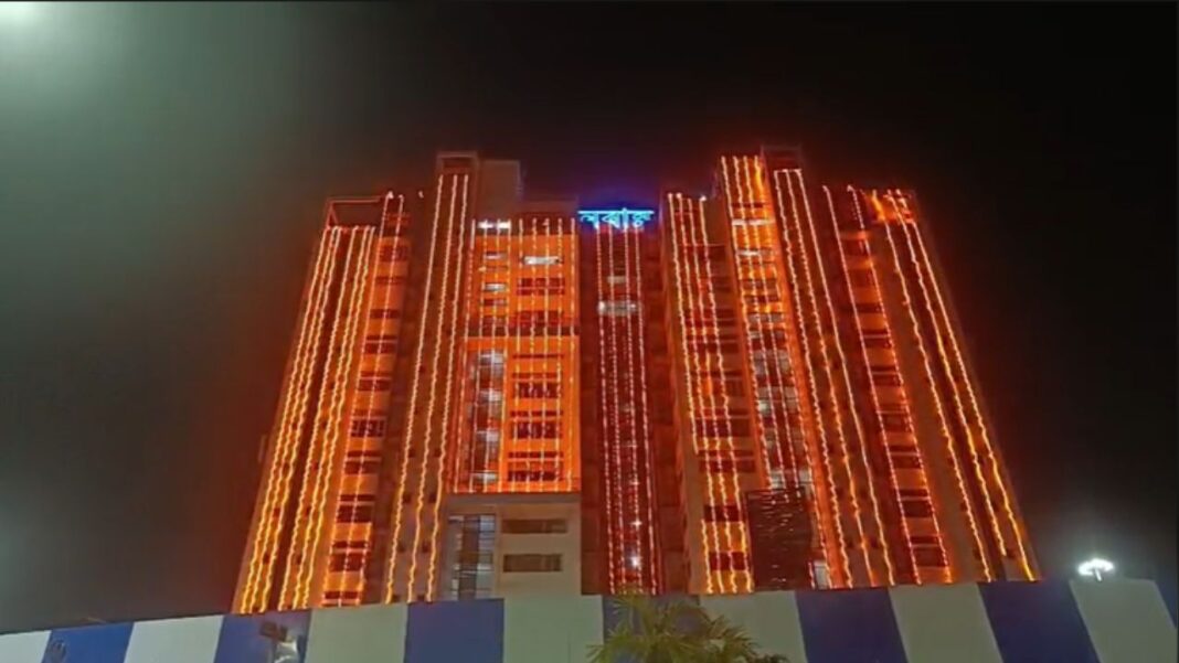 আজ মুখ্যমন্ত্রী শুভেন্দু অধিকারীর প্রথম বৈঠক! নীল-সাদা অতীত, পালাবদলে পর নবান্ন সাজল গেরুয়া আলোকসজ্জায়