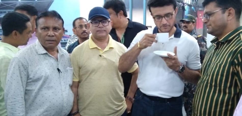 সিএবি’র ডিস্ট্রিক্ট কোচিং কমিটির চেয়ারম্যান সৌরভ ‘ঘনিষ্ঠ’ সুজয় গ্রেফতার! ‘শালবনি’ থানার পুলিশ মেদিনীপুরের তৃণমূল প্রার্থী সুজয় হাজরাকে জমি কেলেঙ্কারী মামলায় গ্রেফতার করে!