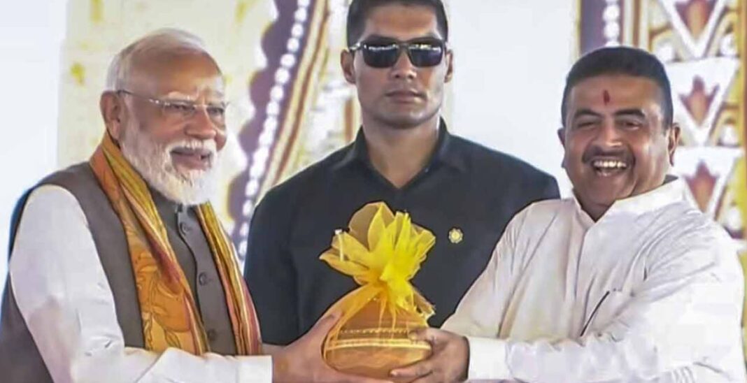 রাজ্যের নতুন ভবিষ্যৎ গড়ার ডাক মোদির! পশ্চিমবঙ্গ দিবসের মঞ্চ সরকারি প্রকল্পের সূচনা করেন প্রধানমন্ত্রী