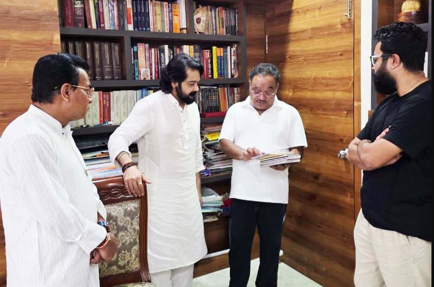রুদ্রনীলকে নিয়ে শমীকের দরবারে প্রসেনজিৎ! শিক্ষা সংস্থার অনুষ্ঠানেও বিস্ফোরক রাজ্যসভার সাংসদ
