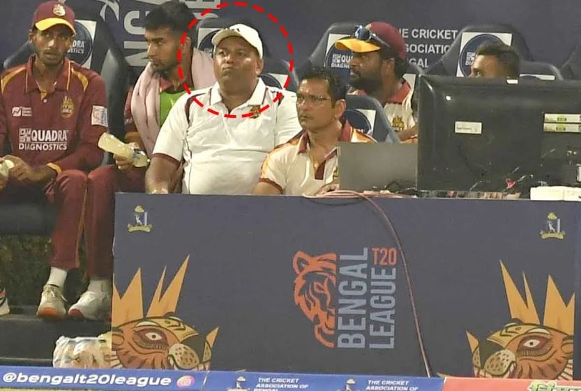‘দেখে নেওয়া হবে’! সাংবাদিককে হুমকি সৌরভ ঘনিষ্ঠ সিএবি সদস্যের! খবর প্রকাশের ‘অপরাধে’ সুরজিৎ এবং তাঁর দলবল মারধরের হুমকি দিয়েছে