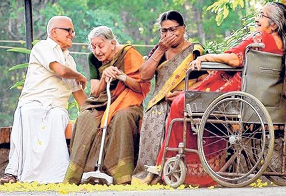 ‘স্বার্থপর’ ছেলে ও সমাজবাস্তবতা! বৃদ্ধাশ্রম প্রতিষ্ঠান নয় বরং বদলে যাওয়া কাঠামোর লক্ষণ