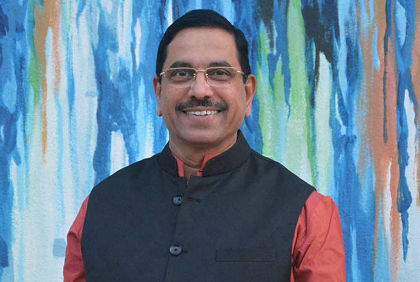 ‘সর্বোচ্চ নিষ্ঠার সঙ্গে কর্তব্য পালন করব’! শিক্ষামন্ত্রীর দায়িত্ব পেয়ে মোদিকে ধন্যবাদ প্রহ্লাদ জোশীর