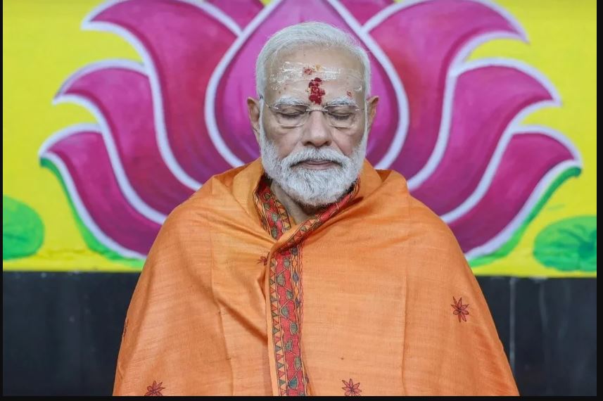 প্রধানমন্ত্রীর নামে মন্দির গড়ছেন ট্রান্সজেন্ডাররা! রূপান্তরকামীদের সম্মান ও অধিকার দিয়েছেন মোদি