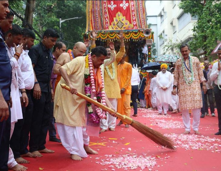 পাথরের জগন্নাথ মূর্তিতে যে প্রাণ প্রতিষ্ঠা সম্ভব নয়! ‘প্রভু কারও অহংকার সয় না’ মমতাকে বলেন জগন্নাথ দয়িতাপতি