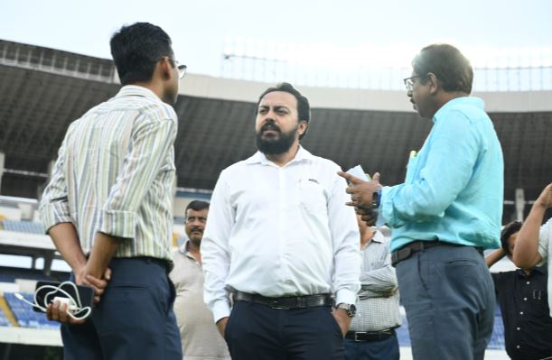 যুবভারতী খতিয়ে দেখলেন ক্রীড়ামন্ত্রী! ইস্টবেঙ্গল ক্লাবের আর্কাইভের নতুন দুটো কক্ষের উদ্বোধনে ইন্দ্রনীল খাঁ
