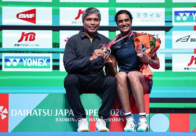 দীর্ঘদিনের ট্রফি খরা কাটল! ঐতিহ্যবাহী টুর্নামেন্ট জিতে কামব্যাক সিন্ধুর!