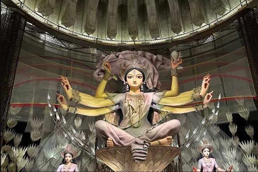 চোরবাগান সর্বজনীনে দ্বিতীবার খুঁটিপুজোর আয়োজন! একই পুজোয় দু’বার খুঁটিপুজো? শহর কলকাতার বুকে এমনই কাণ্ড