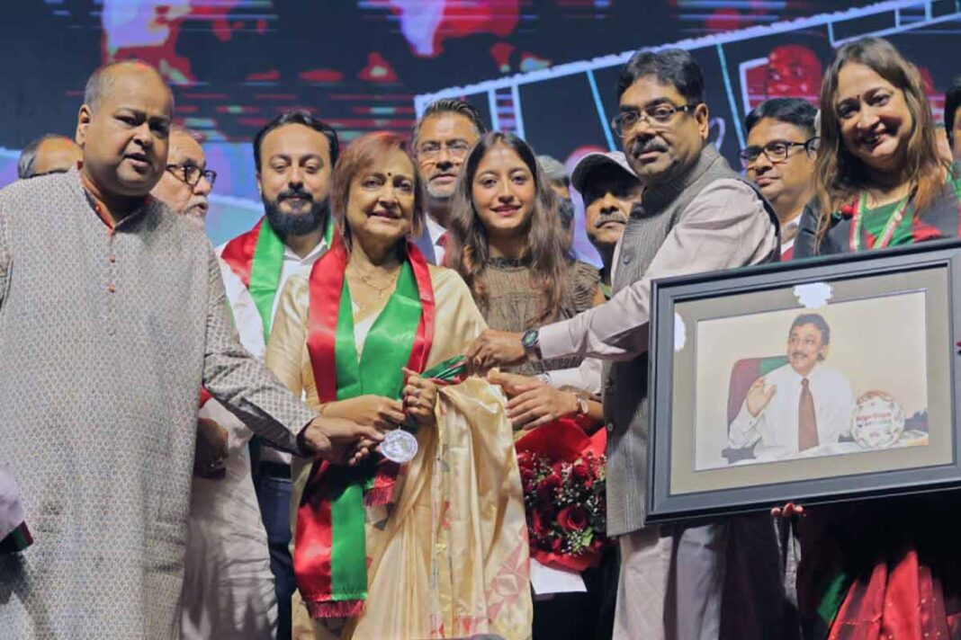 মরণোত্তর মোহনবাগান রত্নে ভূষিত অঞ্জন মিত্র! মোহনবাগান সমর্থকরা ভারতের লাইভলিয়েস্ট সমর্থক : ইন্দ্রনীল খাঁ