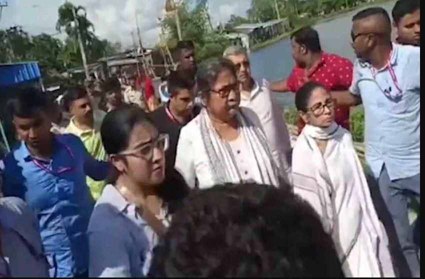 ‘চোর’ স্লোগান! মমতার গাড়িতে ছোড়া হল চটি-কাদা! ‘মরে যেতাম’! হালিশহরে মমতার হেনস্তায় ‘ক্ষুব্ধ’ শমীক!