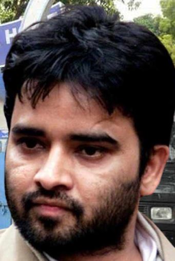 যাবজ্জীবন কারাদণ্ডে দণ্ডিত আফতাব! জেলের ভিতর থেকে মোবাইলে কথা বলছে যাবজ্জীবন কারাদণ্ডে দণ্ডিত আফতাব! জেলের ভিতর থেকে মোবাইলে কথা বলছে