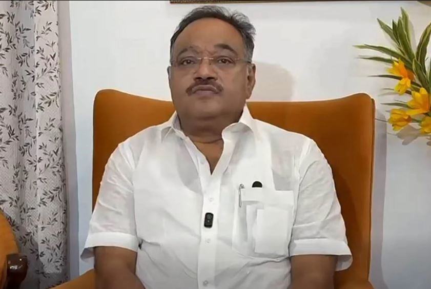 ক্ষমতায় এলেই যা খুশি করা যাবে না! ‘কী করছেন, সমস্ত রিপোর্ট আছে’, দলের বিধায়কদের চরম হুঁশিয়ারি শমীকের ক্ষমতায় এলেই যা খুশি করা যাবে না! ‘কী করছেন, সমস্ত রিপোর্ট আছে’, দলের বিধায়কদের চরম হুঁশিয়ারি শমীকের