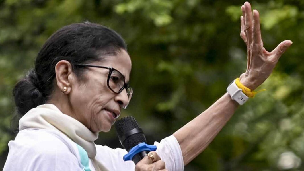 তৃণমূল আবার সরকারে ফিরবে! মমতা-অভিষেক বন্দ্যোপাধ্যায়দের কালীঘাট শিবিরের সভার জমায়েতই এগিয়ে তৃণমূল আবার সরকারে ফিরবে! মমতা-অভিষেক বন্দ্যোপাধ্যায়দের কালীঘাট শিবিরের সভার জমায়েতই এগিয়ে