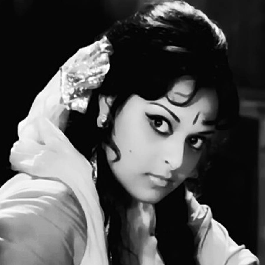 ‘স্বয়ংসিদ্ধা’ মিঠুর পর্দার দিনগুলি দীর্ঘ নয় তবু স্মরণীয়! ‘মৌচাক’ ছবির ‘নীপা’ মিঠু মুখোপাধ্যায় এখনও অনুরাগীমনে টাটকা ‘স্বয়ংসিদ্ধা’ মিঠুর পর্দার দিনগুলি দীর্ঘ নয় তবু স্মরণীয়! ‘মৌচাক’ ছবির ‘নীপা’ মিঠু মুখোপাধ্যায় এখনও অনুরাগীমনে টাটকা