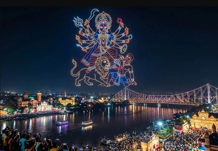 পুজোর রাতে কলকাতার আকাশজুড়ে বাংলার সংস্কৃতি! আকাশে অভিনব ড্রোন শোয়ের সাক্ষী থাকবে তিলোত্তমা পুজোর রাতে কলকাতার আকাশজুড়ে বাংলার সংস্কৃতি! আকাশে অভিনব ড্রোন শোয়ের সাক্ষী থাকবে তিলোত্তমা