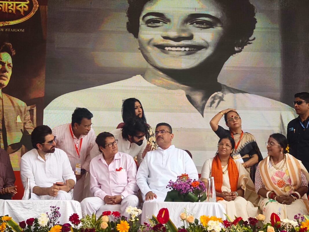 ‘একসময় আমরাই বলিউডকে টেক্কা দিতাম!’ টলিউডকে ফের শীর্ষে ফেরানোর অঙ্গীকার শুভেন্দুর ‘একসময় আমরাই বলিউডকে টেক্কা দিতাম!’ টলিউডকে ফের শীর্ষে ফেরানোর অঙ্গীকার শুভেন্দুর