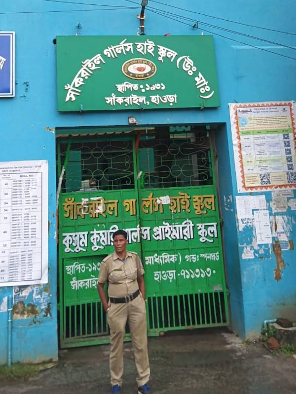 অন্তর্বাস খুলিয়ে গোপনাঙ্গে হাত! তল্লাশির নামে হাওড়ায় শিক্ষিকাদের ‘হেনস্তা’ অন্তর্বাস খুলিয়ে গোপনাঙ্গে হাত! তল্লাশির নামে হাওড়ায় শিক্ষিকাদের ‘হেনস্তা’