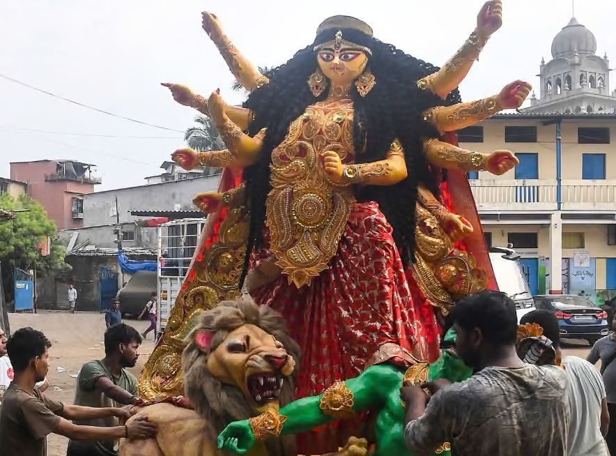 পুজোর শুরুতেই বৃষ্টি! শারদোৎসবের মুখে স্বস্তির খবর হাওয়া অফিসের পুজোর শুরুতেই বৃষ্টি! শারদোৎসবের মুখে স্বস্তির খবর হাওয়া অফিসের