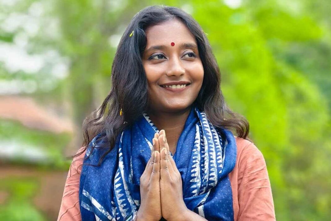 ডিসেম্বরেই গাঁটছড়া বাঁধছেন দীপ্সিতা? দীপ্সিতা যে প্রেমে রয়েছেন, তা স্বীকার করে নিয়েছেন ডিসেম্বরেই গাঁটছড়া বাঁধছেন দীপ্সিতা? দীপ্সিতা যে প্রেমে রয়েছেন, তা স্বীকার করে নিয়েছেন